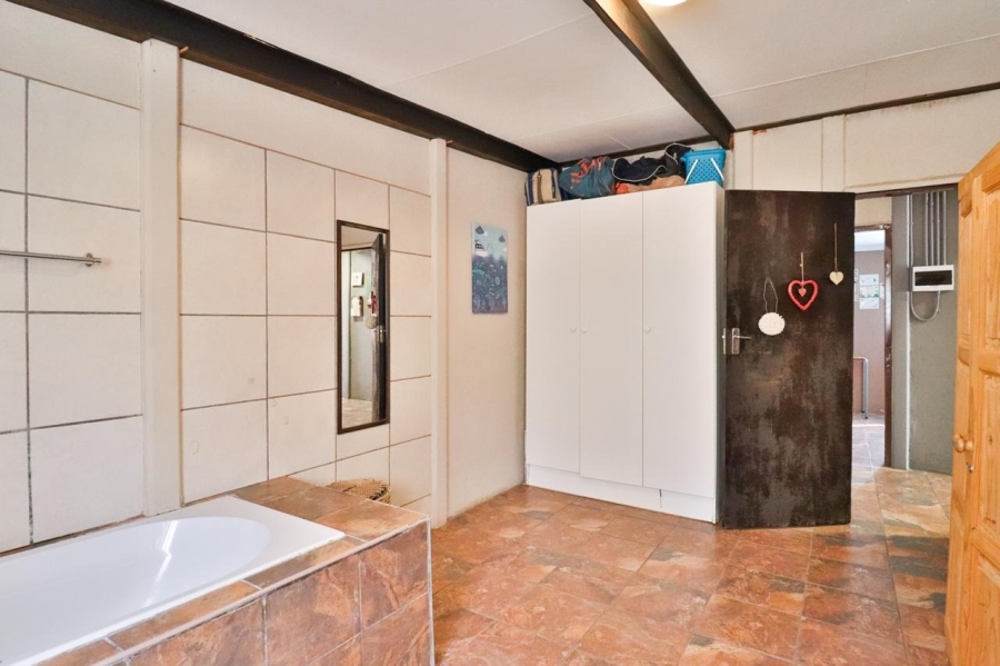 5 Bedroom Property for Sale in Donkerhoek A H North West